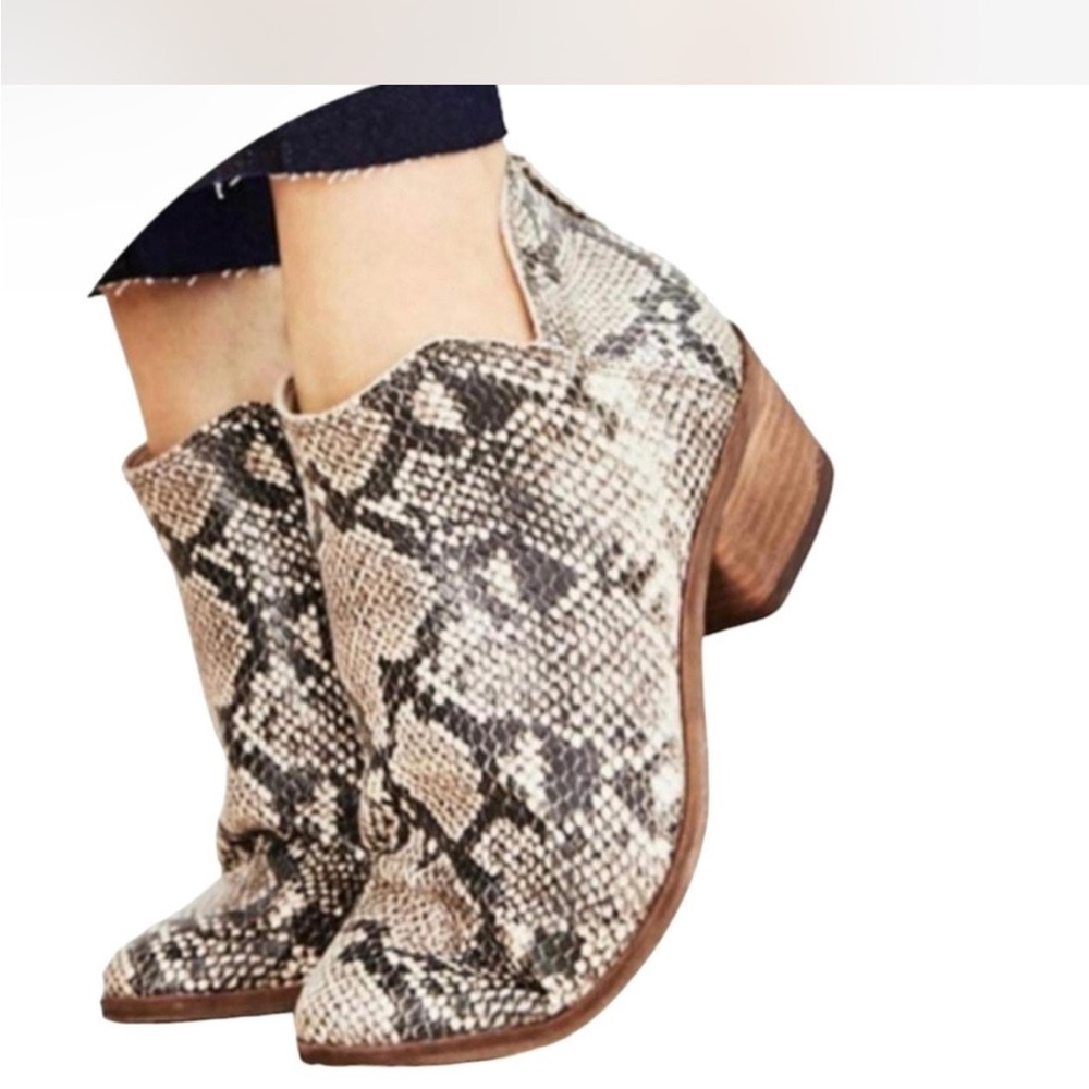 Dolce vita Karsen Booties size 10